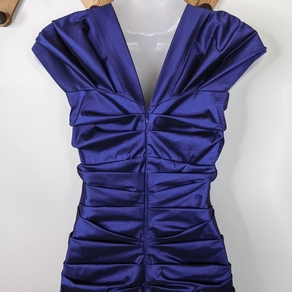 Talbot Runhof Cap Sleeve Ruched Sweetheart Formal Cocktail Dress - Picture 5 of 9